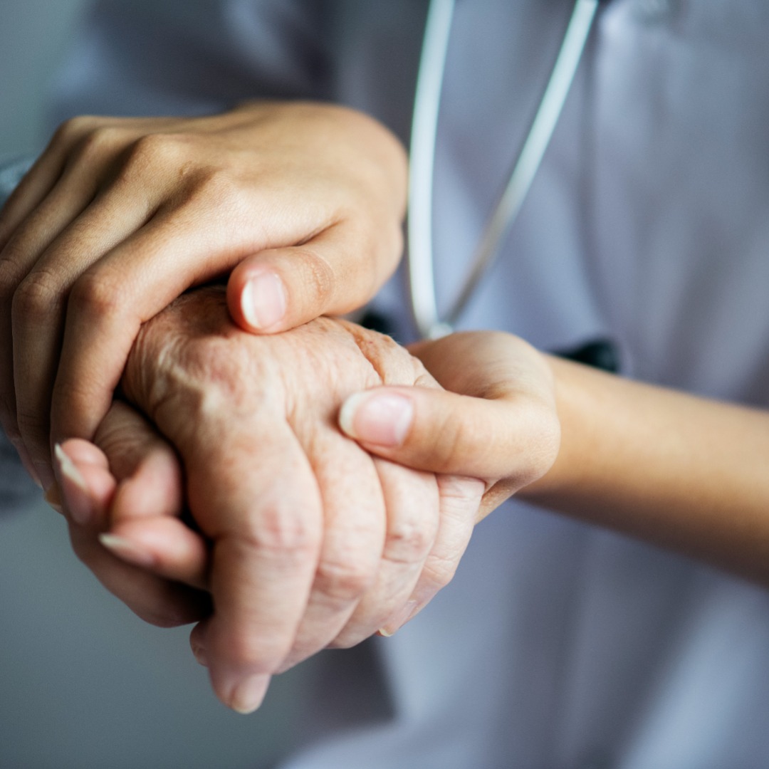 Cuidados paliativos são destaque em publicação da OMS sobre a Doença de Parkinson